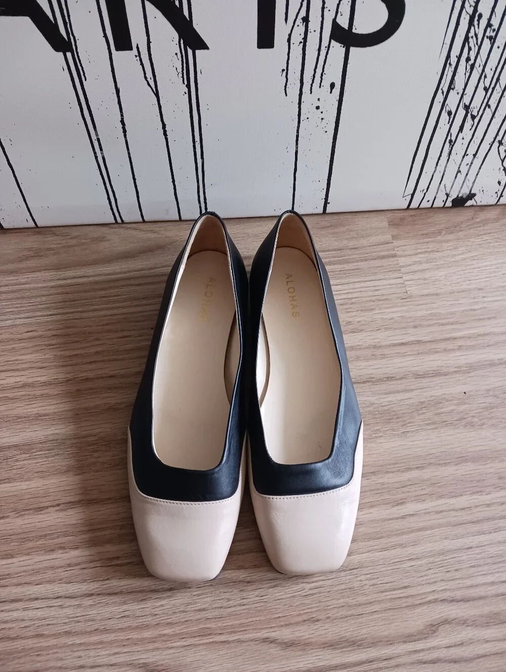 ALOHAS Classic Two-Tone Leather Ballet Flats - Black & Cream shoes Size 38